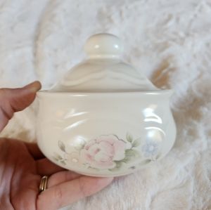 Pfaltzgraff "Tea Rose" Sugar Bowl